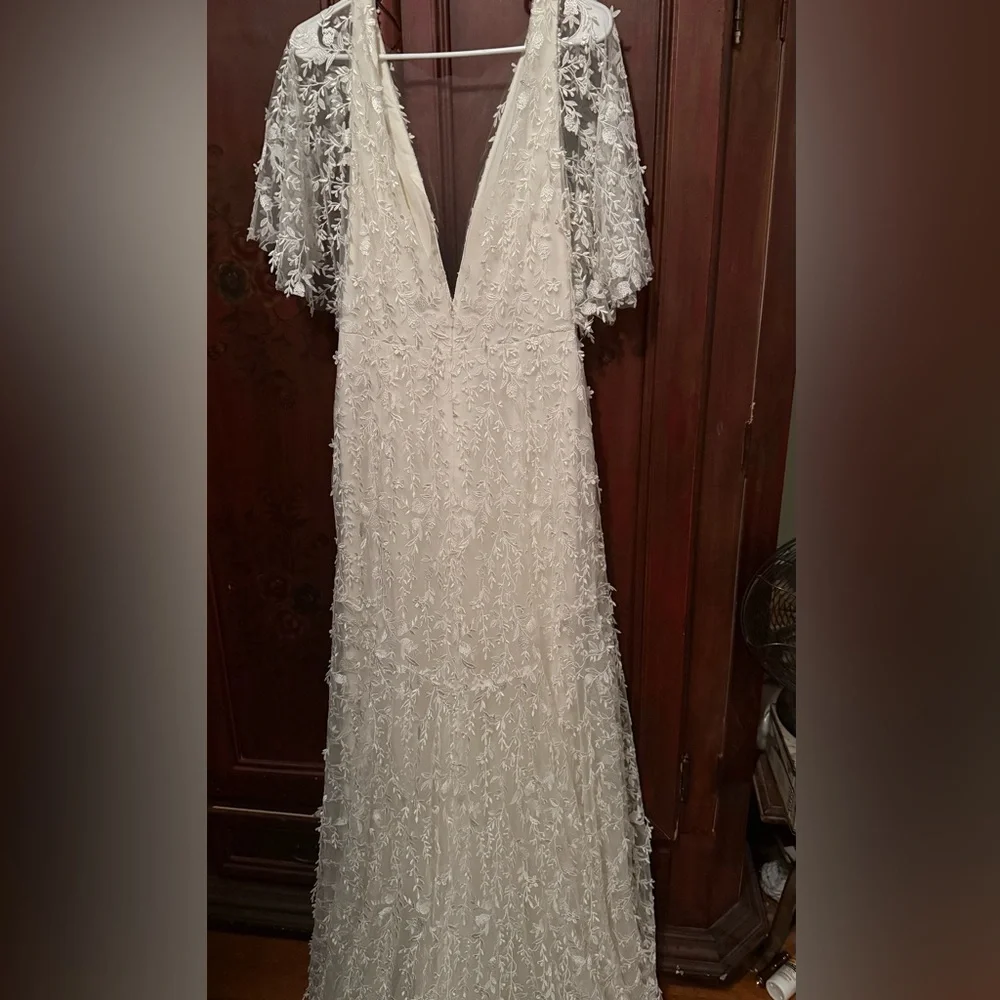 Jenny Loo Lourdes V-neck Elegant Wedding Gown - Picture 8 of 9